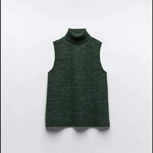Mörk grön polo tröja från zara, endast använd en gång <3