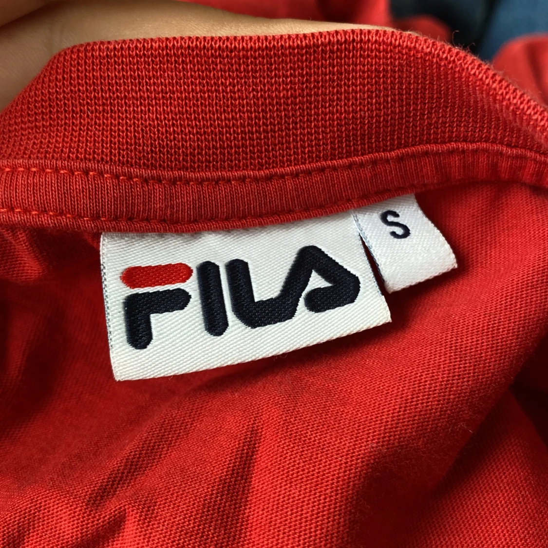 Fila röd long sleeve ärmtryck strl S - 90