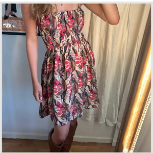 Klänning  - Klänning från ”I love H81” i strl S. 💗