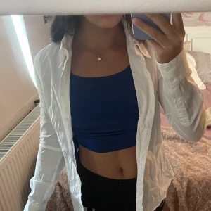 Vit skjorta  - Vit skjorta från InWear i storlek 34. Använd få gånger och i fint skick. Köparen står för frakt.