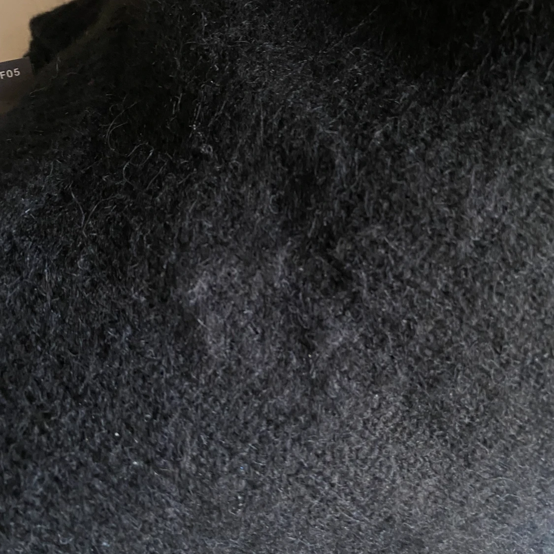 Stickad svart tröja - 91