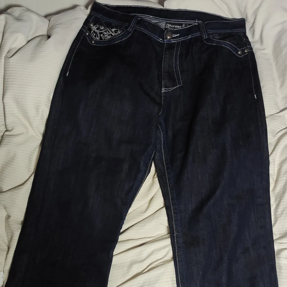 Säljer ett par vintage jeans från märket Ak:cess i storlek W36 L32. Möter gärna i stockholm. Tveka inte på att fråga efter fler bilder. Jeans & Byxor.