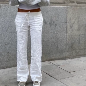 Linnebyxor alobha - Vita linnebyxor från lova widerbergs märke alobha, slutsålda på hemsidan 🫶🫶 Kontakta mig för mer info å bilder!9