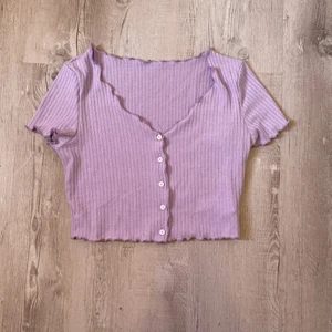 Shein top strl M - Oanvänd shein top inköpt förra våren. Köparen står för frakten.