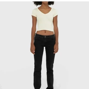 stradivarius mit tiefem bund - jeans straight leg - Sjukt snygga lågmidjade jeans köpta här på plick som it säljs längre💗Använd it köp nu!!