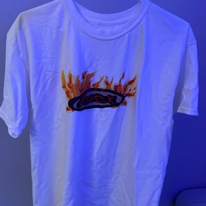 Travis scott t-shirt  - Äkta Travis Scott cactus jack t-shirt i storlek medium. Helt ny och oanvänd. Kvitto finns till