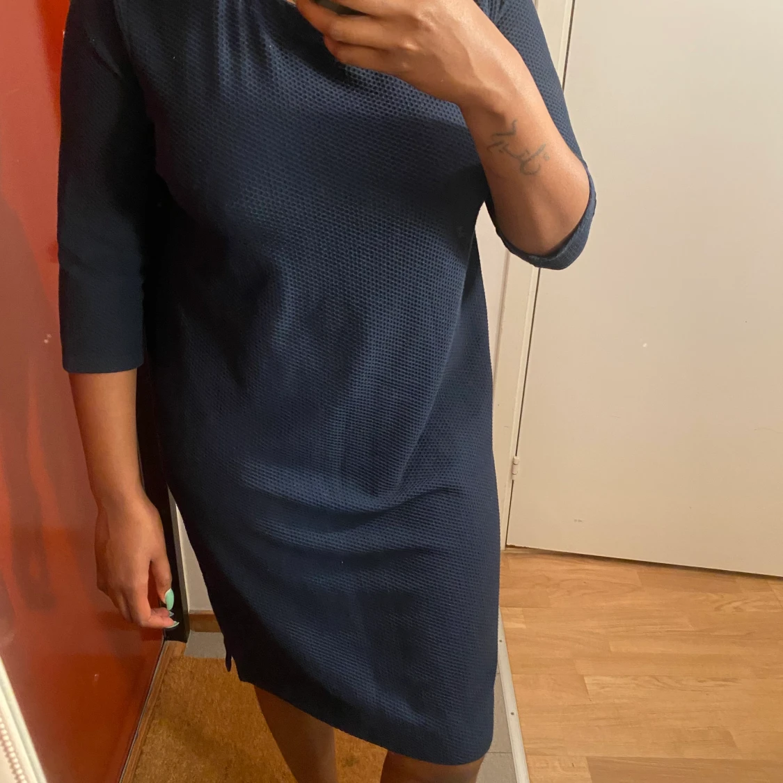 Lång blå klänning storlek L  - 90