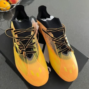 Adidas fotbollskor - Helt nya Adidas fotbollskor pris kan diskuteras vi snabb affär 