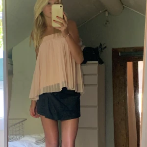 Nakd kjol - Jättefin, går att använda som topp💘