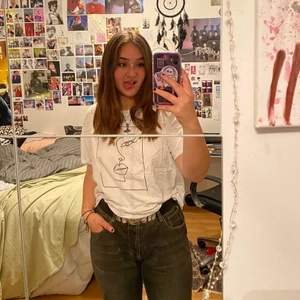 konstnärlig tisha :P - simpel, clean & konstnärlig tisha! 