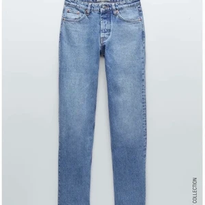 Zara jeans mid-rise full length - Säljer dessa jättesnygga helt oanvända jeans (lappar sitter kvar) då de inte passar mig. Perfekt färg och längd. Utgångspris 250kr. Frakt tillkommer 