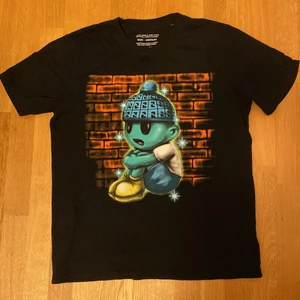 Yung Lean x art dealer t shirt - Yung Lean x art dealer t shirt i storlek M.