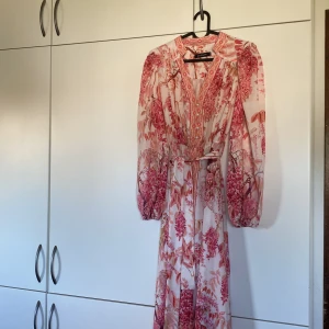 Klänning raglady - Klänning från raglady stl S säljes. använd en gång.