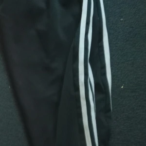 Adidas,nike - Helt oanvända, säljes då de är för stora på mig!   Adidas storlek medium  Nike storlek Large  Bägge för 250 eller 150kr/st