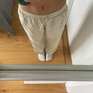 Linne byxor  - Säljer dessa jätte snygga linne byxor (egna bilder)  Från lindex! Jag är 1,50 och de passar perfekt!❤️säljer för 180!