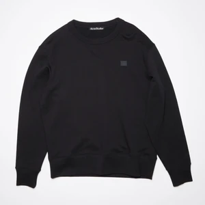 Acne  - Säljer denna acnetröja. Storlek XS men passar upp till M !💓 nypris 2 000kr. Köparen står för frakten. Skriv för fler bilder!🫶🏼