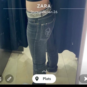 gianini jeans - Intressekoll på mina superfina och unika gianinijeans. De är ett par gråa raka jeans med två G på ena bakfickan. Jeansen är i storlek 36