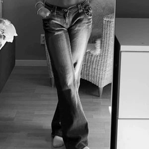 Fishbone jeans - As coola fishbone jeans! Insydda i midjan som man kan se på bild 2💘långa på mig som är 170❤️