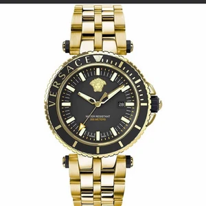 Versace klockan helt ny oanvänd  - Versace helt ny original finns allt kvitto med 