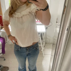Blus &otherstories - Sååå söt blus från &otherstories! Använd fåtal gånger❣️