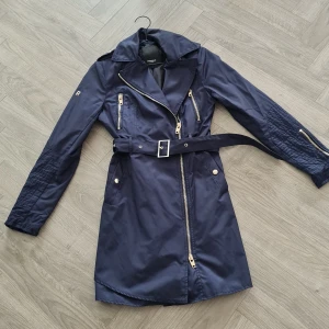 Kappa från Rock n blue - Jätte fin kappa, marin blå. Inkt frakt  Stl 38, liten i storleken. 