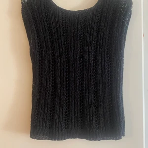 Grov stickad tröja - Jättefin att använda som overlaying. Köparen står för frakt 