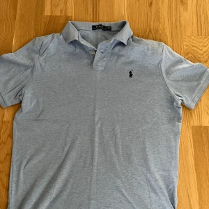 Ralph lauren Piké - Ljusblå Ralph lauren Piké i otroligt bra skick.