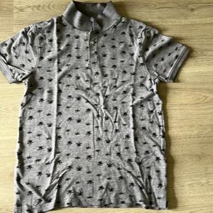 Piké tröja - Hund finns hemma, storlek M.