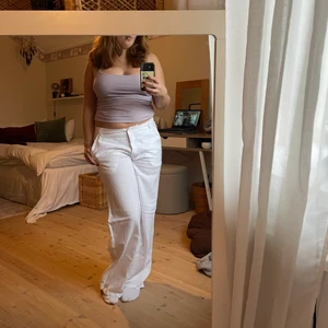 Linnebyxor  - Linnebyxor från Åhléns. Passar mig som är 160 cm lång och har S-M i kläder 💕