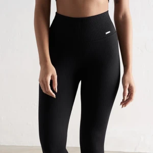 Aimin tights - Säljer dessa tränings tights från amin i väldigt bra skick. Säljer då dom tyvärr är för små. Sitter väldigt snyggt och skönt på! Svarta i storlek S. Nypris 599kr 🤎