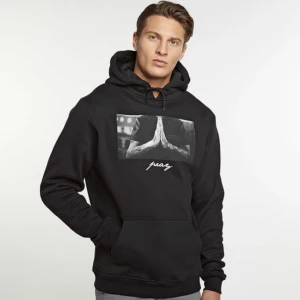 Svart Hoodie - Super skön svart hoodie från Snipes, sparsamt använd och i bra skick. Killmodell men sitter lika bra på mig som tjej också om man gillar en mer oversized look😇