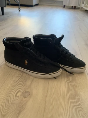 Sneakers  - Helt nya sneakers 