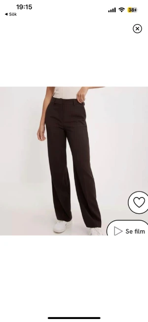 Kostymbyxor  - Säljer dessa snygga kostymbyxor från Nelly då dom tyvärr är för stora och långa för mig.