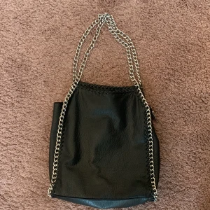 Tiamo väska - Fin och rymlig väska i bra skick