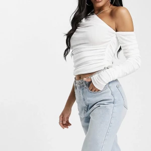 Tröja - Säljer denna tröja från lioness i storlek 36 (S). Nypris 600:-