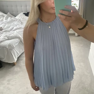 Blå blus  - Jätte fin blus från hm, helt ny 