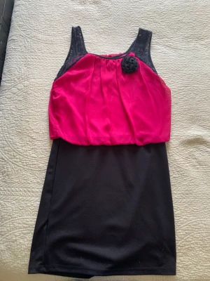 Klänning - Kort klänning, använd under två event inte mer. 