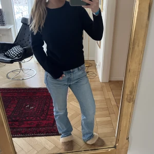 Cashmere tröja - Marinblå 100% cashmere tröja från Paul & Friends. Stl S. Nypris ca 1 300kr