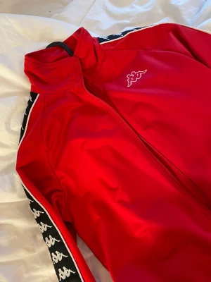Kappa trackjacket - Knappt använd.   Storlek M