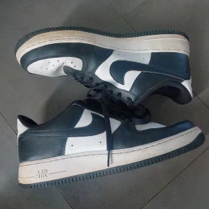 Panda Air force  - Nike by you air forces, hyfsat creasade (se bilderna). Stl 43 EU. Pris kan diskuteras