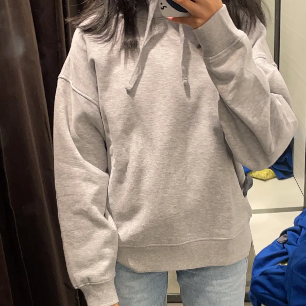 Jätte snygg och det är Zara. Det var popular.. Hoodies.