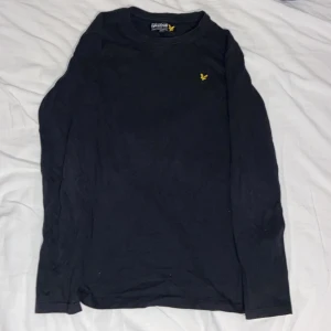 Lyle & Scott långärmad tröja - Använd ett fåtal gånger,ser ny ut.
