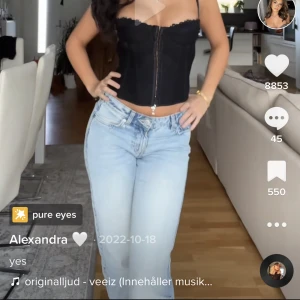 Lågmidjade jeans - Säljer dessa från weekday! Säljer pga vill köpa en annan storlek 💕