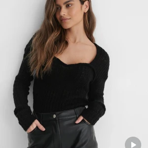 Stickad långärmad  - Stickad långärmad Storlek M Mitt pris: 150