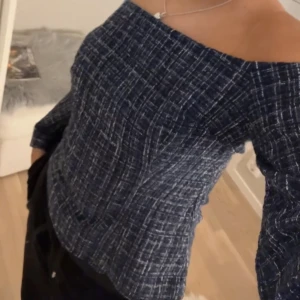 Topp - Helt ny och oanvänd tröja från zara. helt slutsåld säljs inte längre ens. 