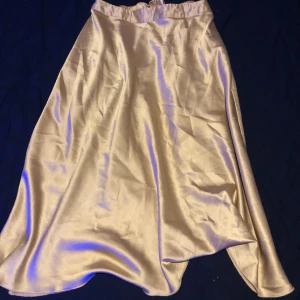 Kjol - Kjol storlek M/L