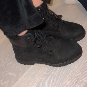 Timberland skor - Säljer dessa svarta oanvända timerland då dom inte kommit till användning💞