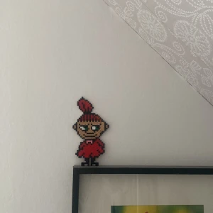 Mumindalen  - Lilla my är gjord av äkta plast och söker en ny ägare. Har du ett tråkigt rum? så kan lilla my göra det där lilla, som gör så att ditt rum ser mer personlig ut! (Priset blir lite dyrare eftersom man lägger frakt på det) :) 