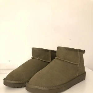 Ugg - Säljer mina inspirerade uggs i modellen ultra som är helt oanvända. Köparen står för frakten. Skorna är dina efter du har tryckt på ”köp nu” 