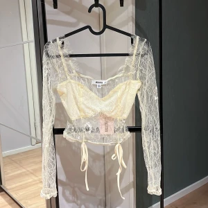 Topp - Helt oanvänd topp från missguided i strl 34